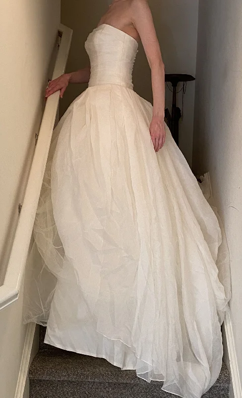 Super Bargain Vera Wang White VW351178