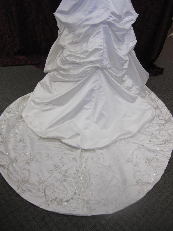 Grand Opening Sale Allure Bridals 84924**