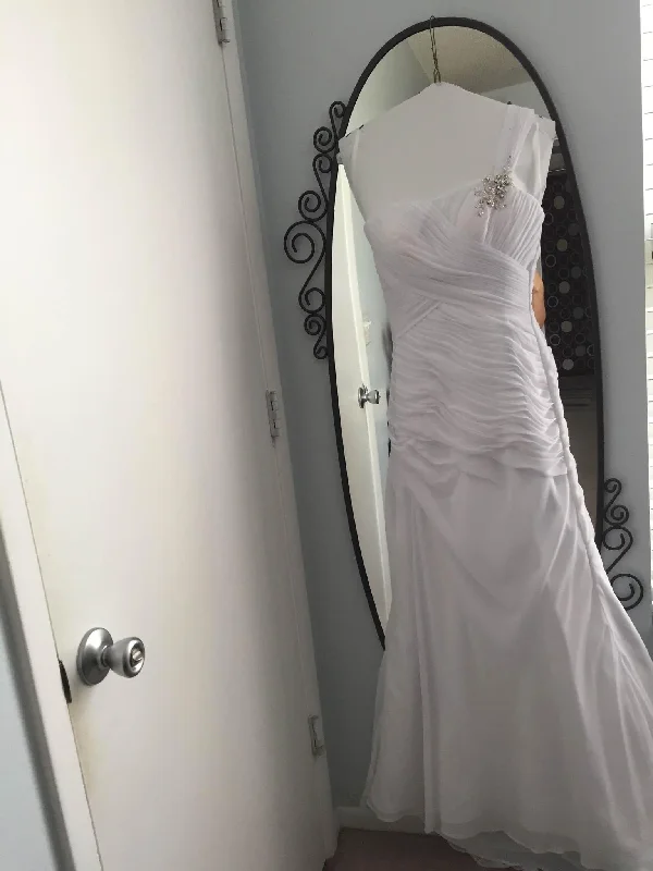 Can't Miss Allure Bridals 8702