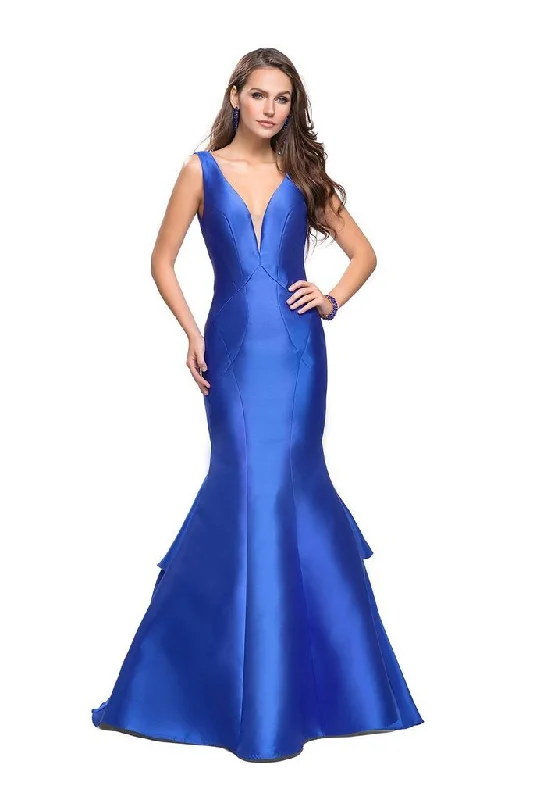 Great Deals La Femme Gigi Plunging V-neck Mikado Mermaid Evening Gown 26046 - 1 pc Electric Blue In Size 4 Available Great Deals La Femme Gigi Plunging V-neck Mikado Mermaid Evening Gown 26046 - 1 pc Electric Blue In Size 4 Available