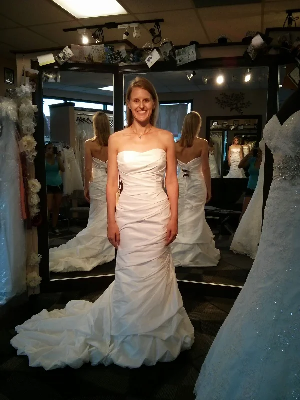Value Deals Allure Bridals 8526