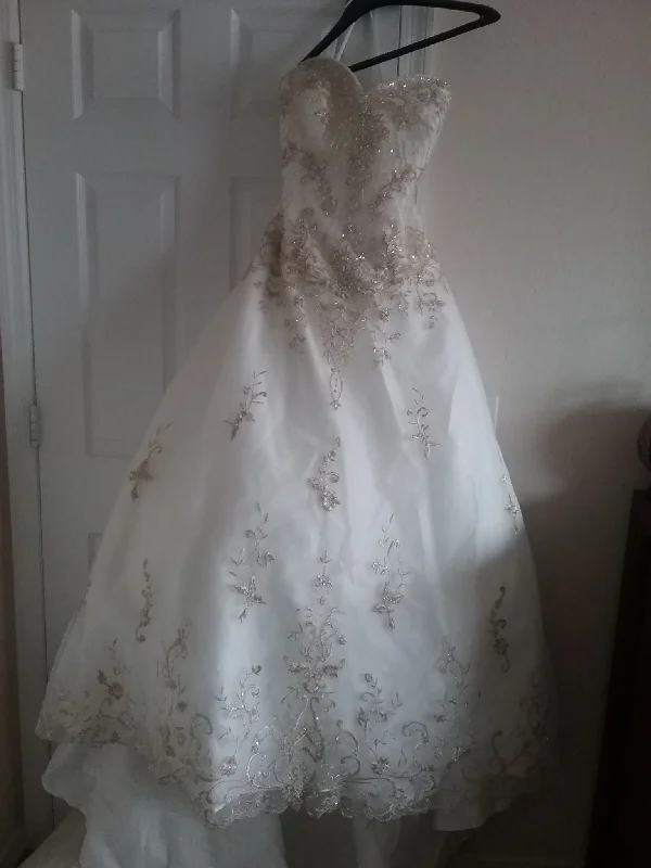 Exclusive Online Offer Allure Bridals 8490