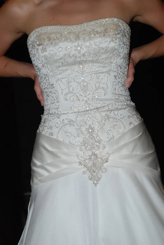 Deal Alert Allure Bridals 8362