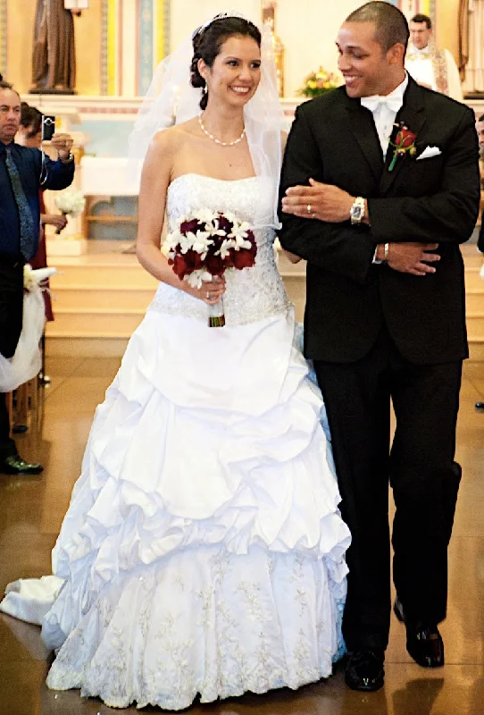 Holiday Sale Allure Bridals 8669