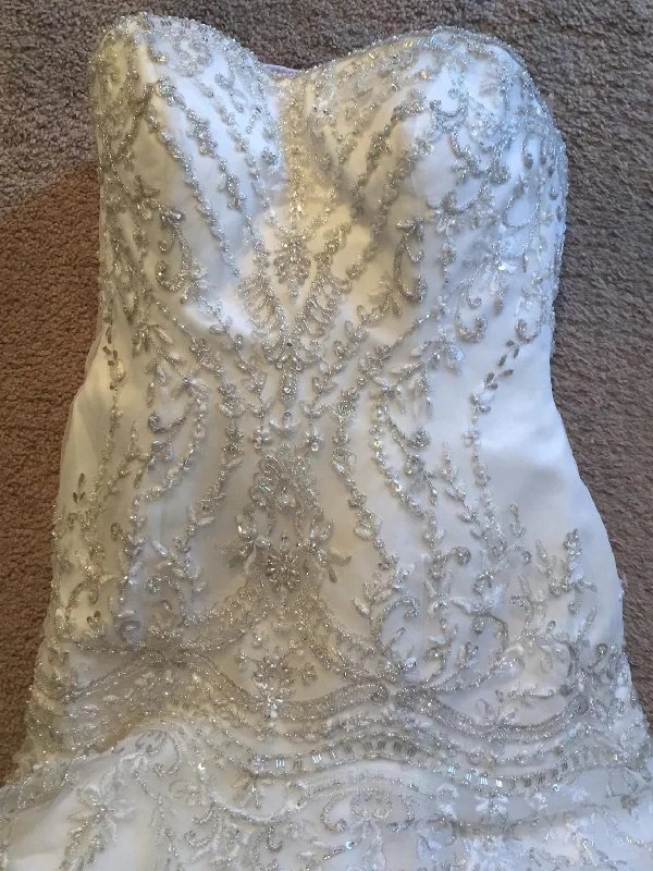 Unbeatable Prices Allure Bridals 8704