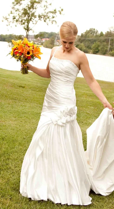 Special Price Allure Bridals 8750