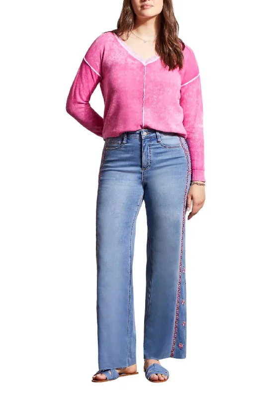 Super Deal Brooke Hugging Side Embroidered Jeans In Blue Lotus