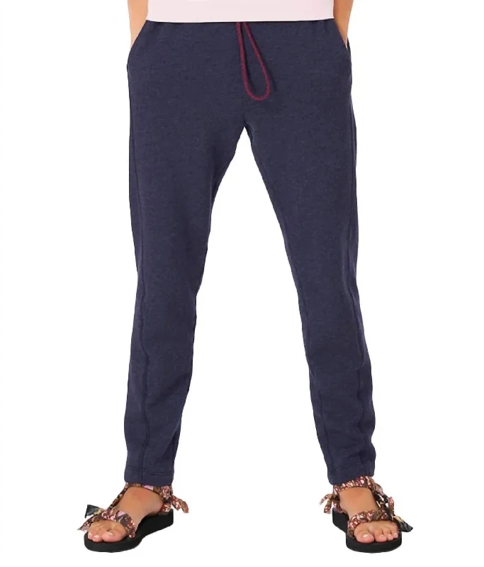 Weekend Deal Women's Crosby Fleece Pant In Navy Blue